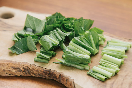 小松菜の冷凍保存はできるの？そのままと調理してからどっちがいいの？